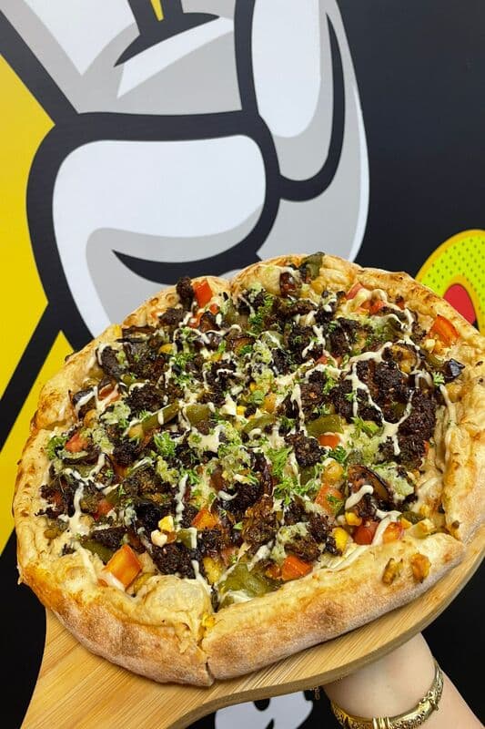 Falafel pizza